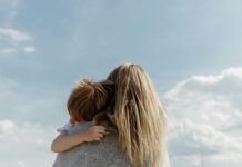 Οι επιπτώσεις της κοινωνικής πίεσης στην αυτοεκτίμηση μιας μητέρας